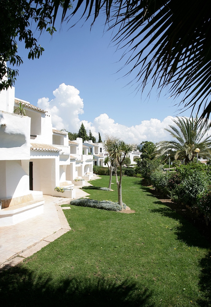 Clube Albufeira Garden Village — Hotel building in Albufeira, Faro