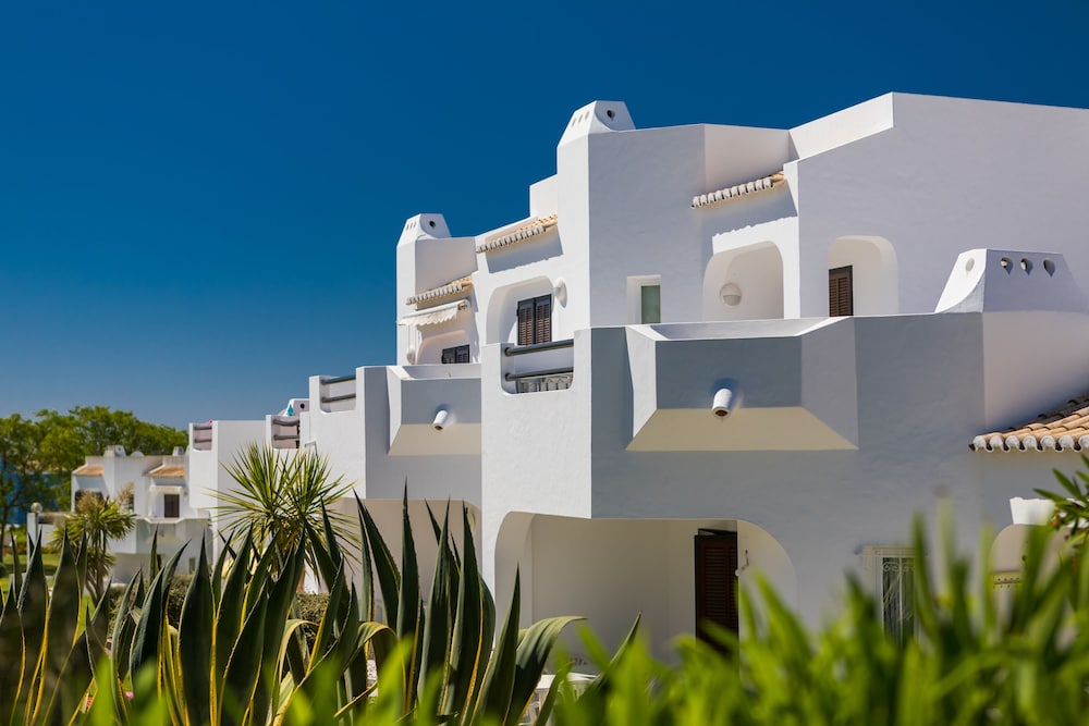 Clube Albufeira Garden Village — Hotel building in Albufeira, Faro