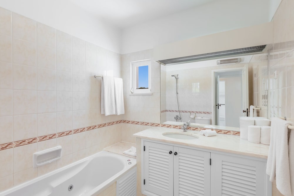 Clube Albufeira Garden Village — Hotel rooms in Albufeira, Faro