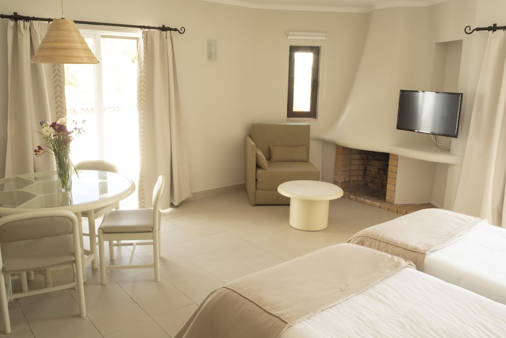Clube Albufeira Garden Village — Hotel rooms in Albufeira, Faro