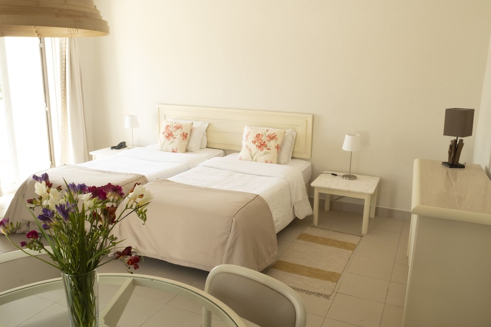 Clube Albufeira Garden Village — Hotel rooms in Albufeira, Faro