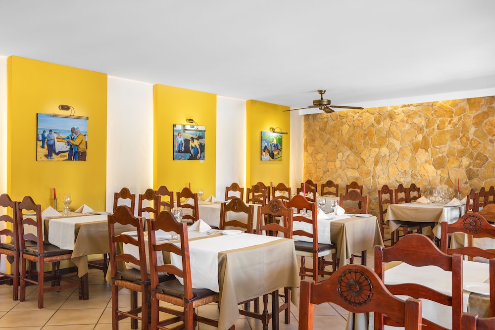 Clube Albufeira Garden Village — Restaurant & bars in Albufeira, Faro