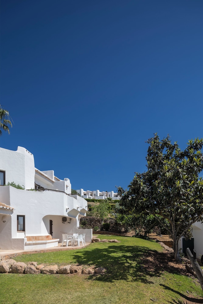 Clube Albufeira Garden Village — Hotel building in Albufeira, Faro