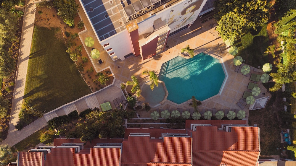 Topazio Vibe Beach Hotel & Apartments - Adults Friendly — Swimming pool in Albufeira, Faro