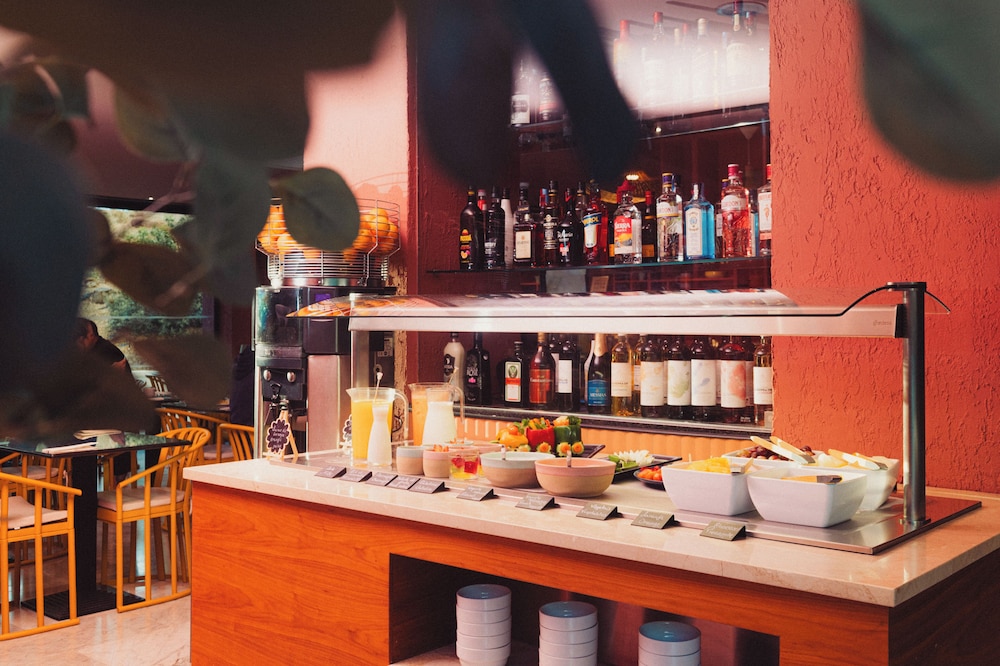 Topazio Vibe Beach Hotel & Apartments - Adults Friendly — Restaurant & bars in Albufeira, Faro