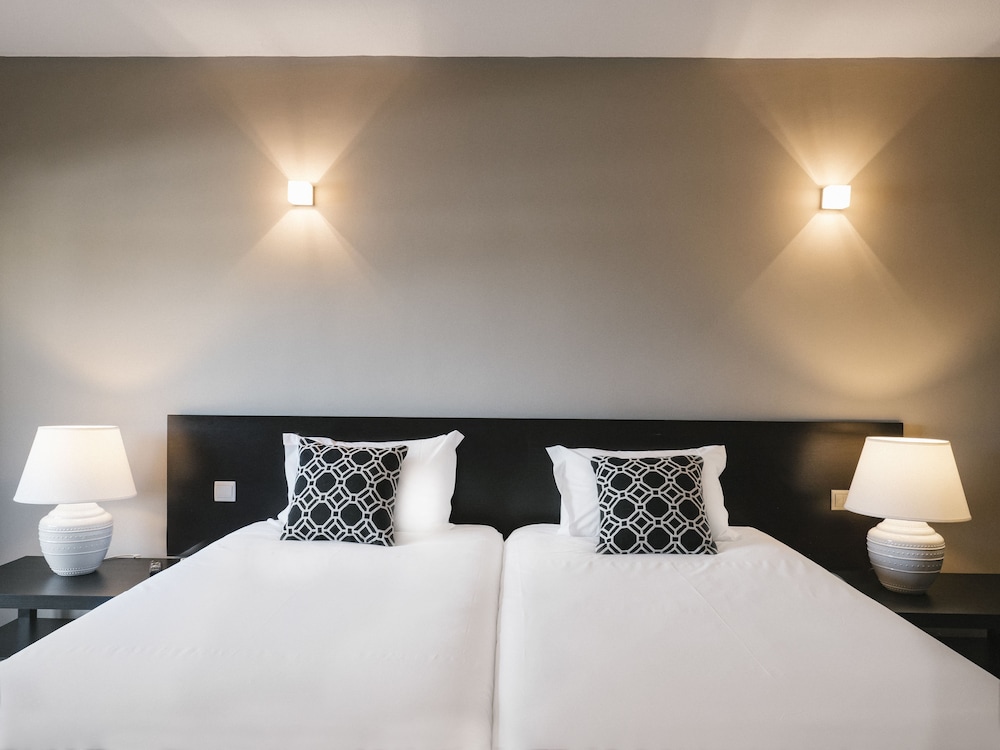 Topazio Vibe Beach Hotel & Apartments - Adults Friendly — Hotel rooms in Albufeira, Faro