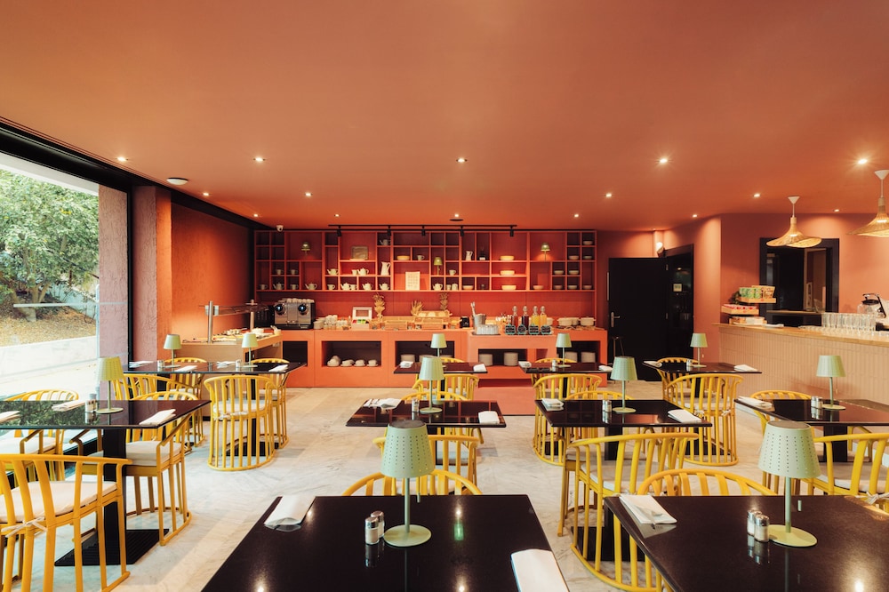 Topazio Vibe Beach Hotel & Apartments - Adults Friendly — Restaurant & bars in Albufeira, Faro