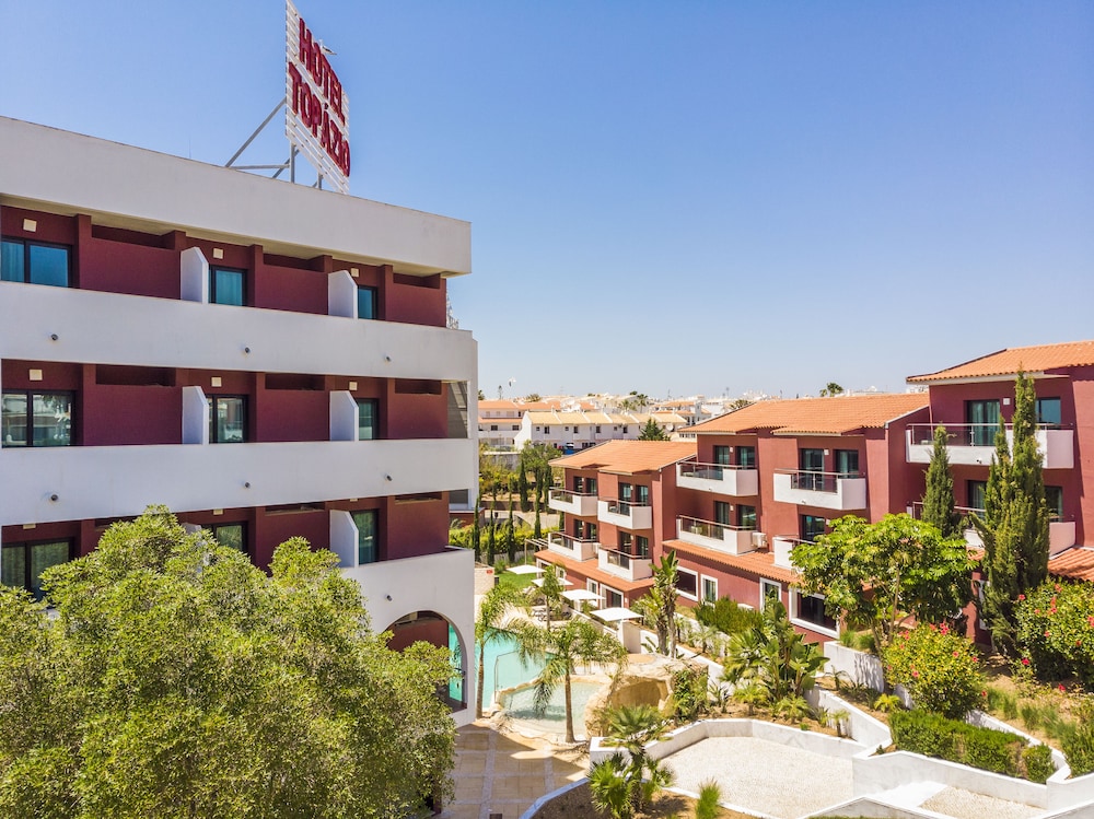 Topazio Vibe Beach Hotel & Apartments - Adults Friendly — Hotel building in Albufeira, Faro