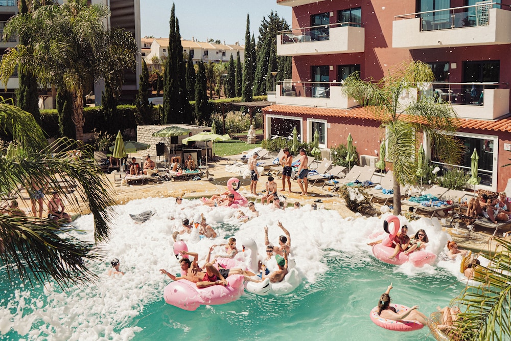 Topazio Vibe Beach Hotel & Apartments - Adults Friendly — Swimming pool in Albufeira, Faro