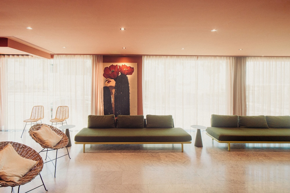 Topazio Vibe Beach Hotel & Apartments - Adults Friendly — Hotel rooms in Albufeira, Faro