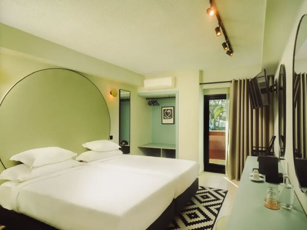 Topazio Vibe Beach Hotel & Apartments - Adults Friendly — Hotel rooms in Albufeira, Faro