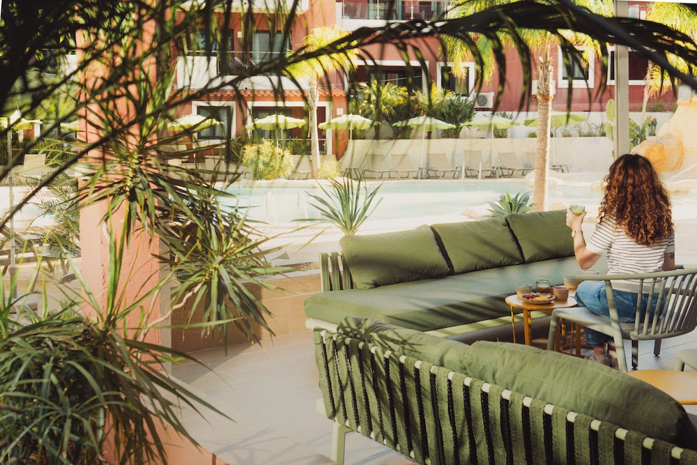 Topazio Vibe Beach Hotel & Apartments - Adults Friendly — Swimming pool in Albufeira, Faro