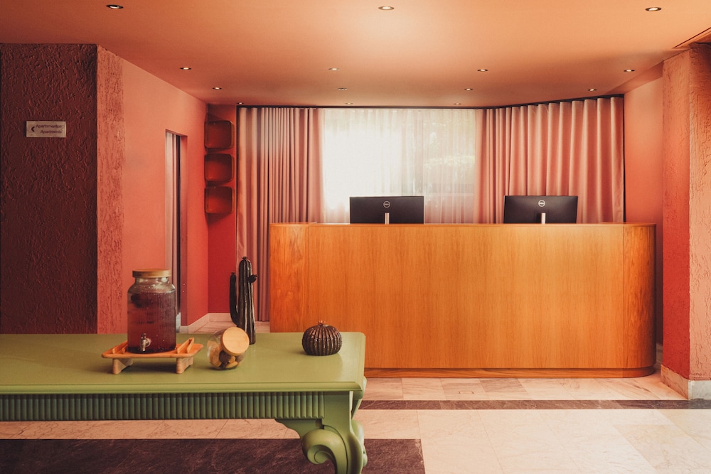 Topazio Vibe Beach Hotel & Apartments - Adults Friendly — Hotel building in Albufeira, Faro