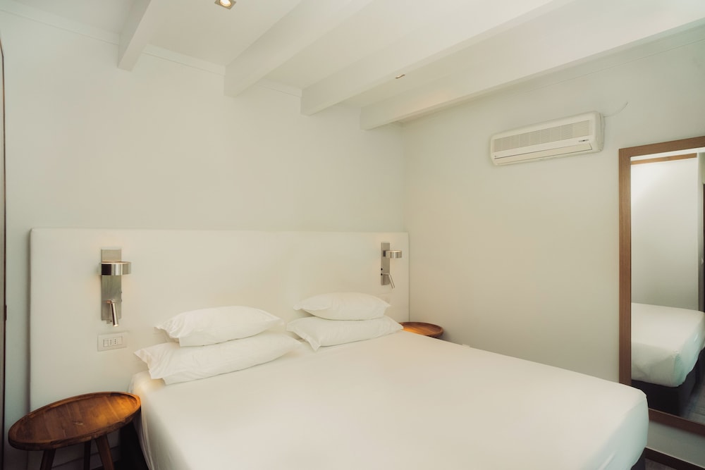 Topazio Vibe Beach Hotel & Apartments - Adults Friendly — Hotel rooms in Albufeira, Faro