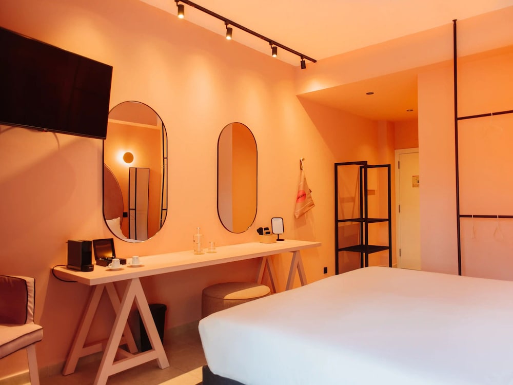 Topazio Vibe Beach Hotel & Apartments - Adults Friendly — Hotel rooms in Albufeira, Faro
