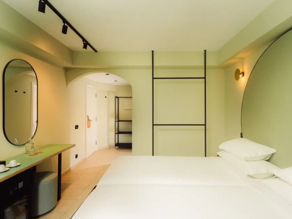 Topazio Vibe Beach Hotel & Apartments - Adults Friendly — Hotel rooms in Albufeira, Faro