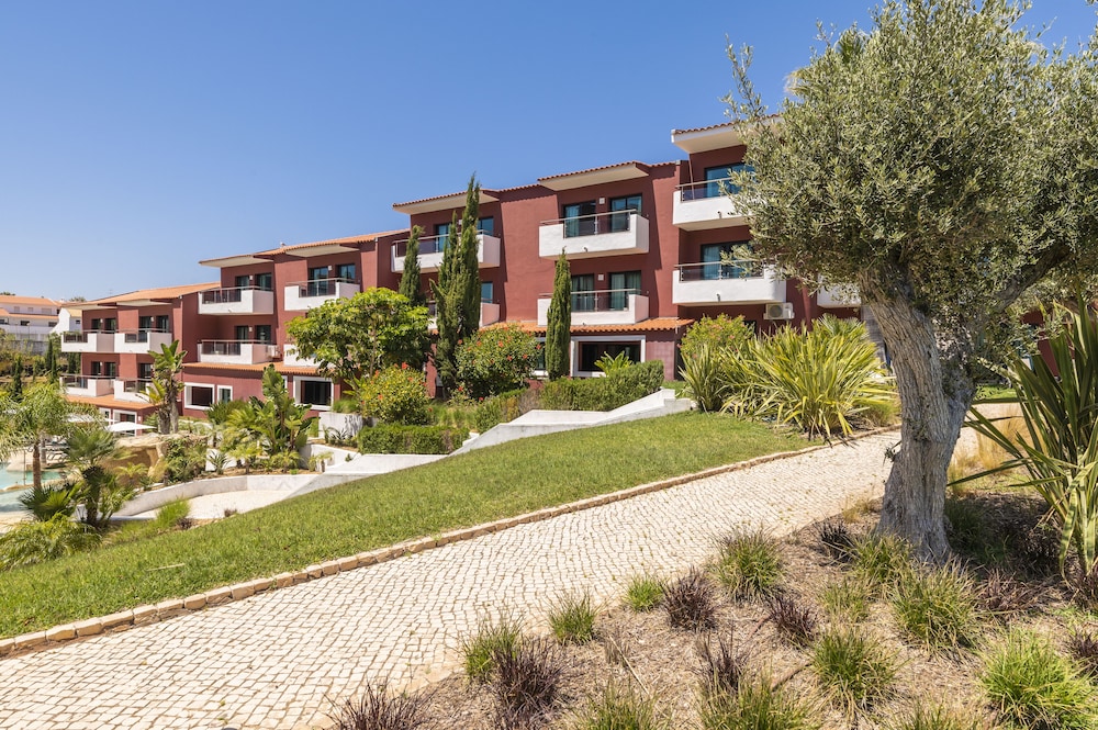 Topazio Vibe Beach Hotel & Apartments - Adults Friendly — Hotel building in Albufeira, Faro
