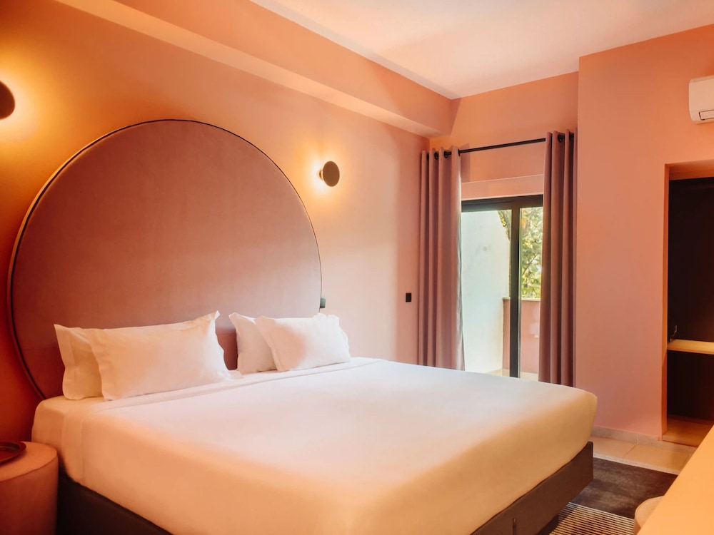 Topazio Vibe Beach Hotel & Apartments - Adults Friendly — Hotel rooms in Albufeira, Faro