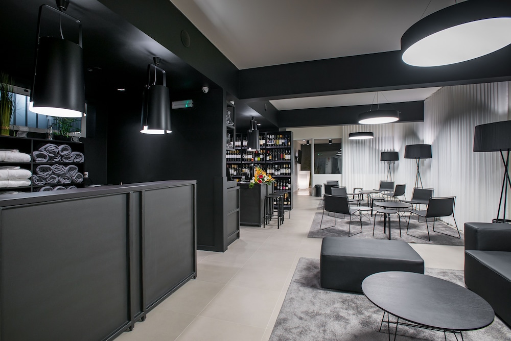 Paraíso - Touristic Apartments — Restaurant & bars in Funchal, Madeira