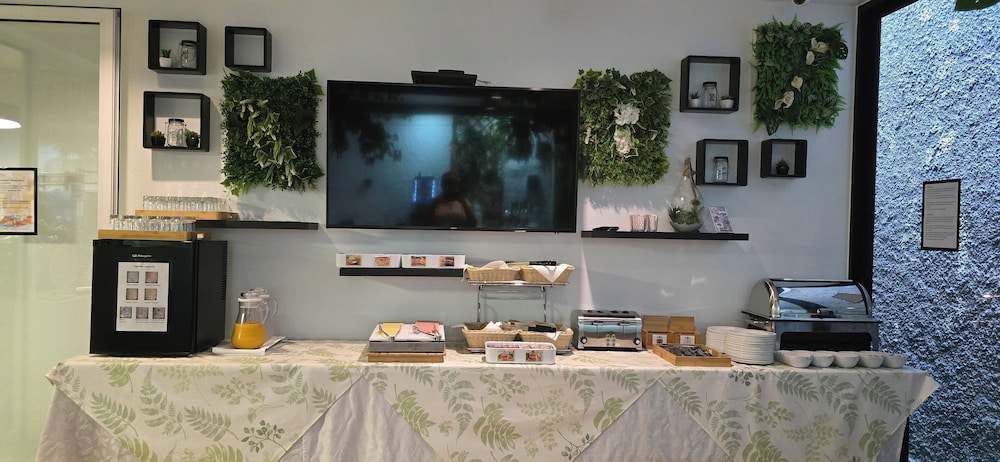 Paraíso - Touristic Apartments — Restaurant & bars in Funchal, Madeira