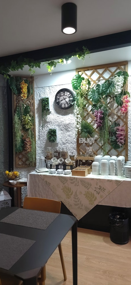 Paraíso - Touristic Apartments — Restaurant & bars in Funchal, Madeira
