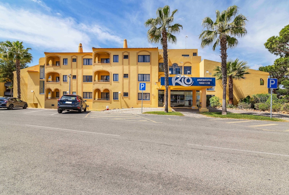 Rio Apartments — Hotel building in Vilamoura, Faro
