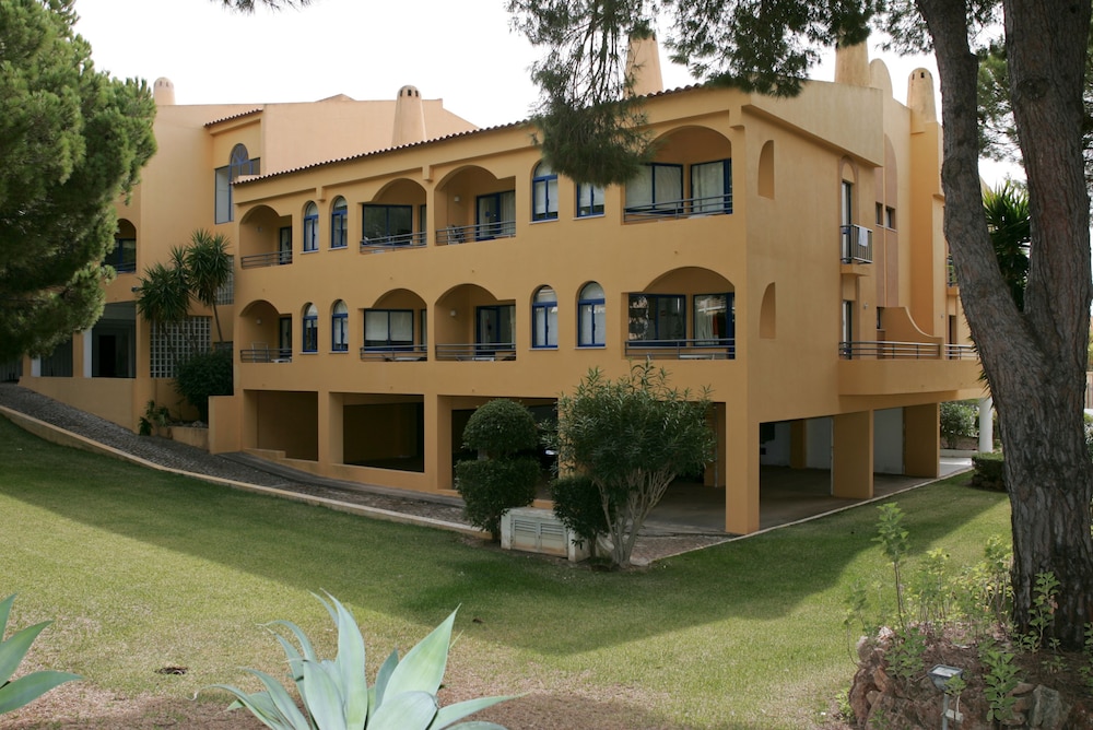 Rio Apartments — Hotel building in Vilamoura, Faro