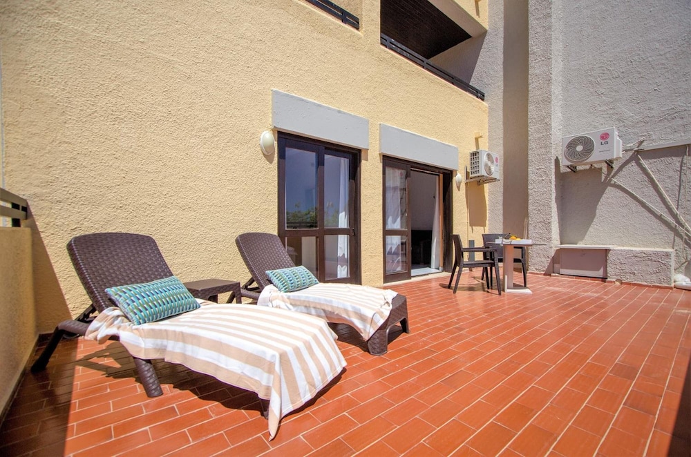 Turial Old Town Ocean View — Hotel building in Albufeira, Faro