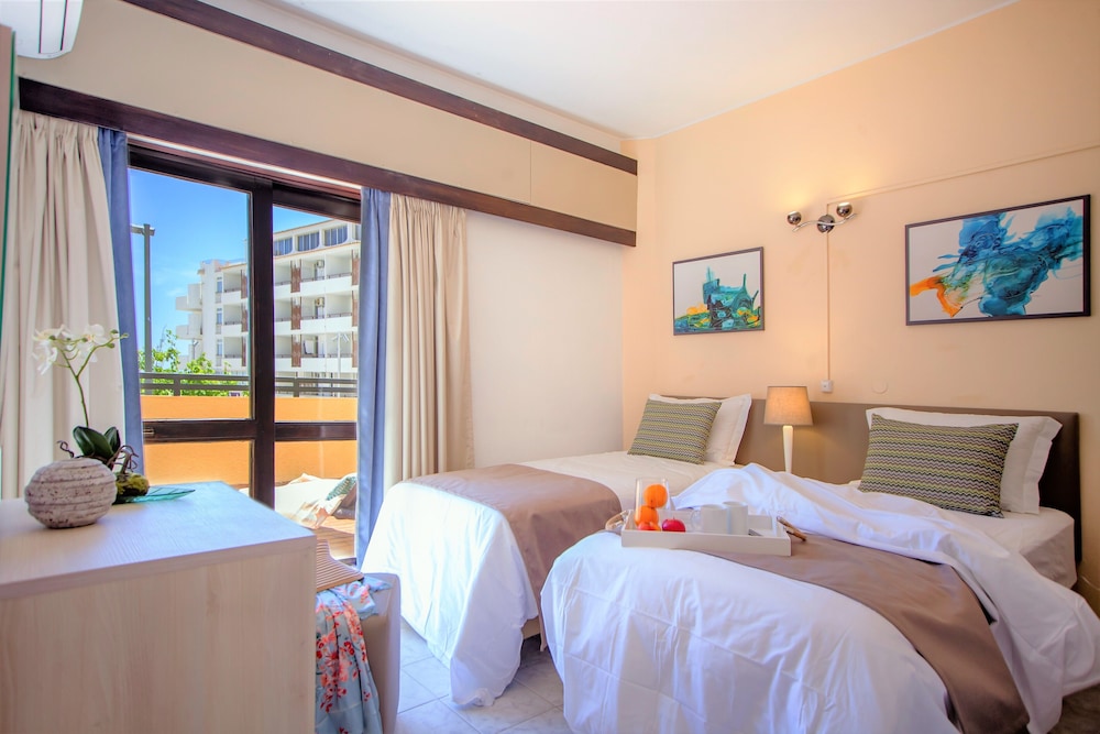 Turial Old Town Ocean View — Hotel rooms in Albufeira, Faro
