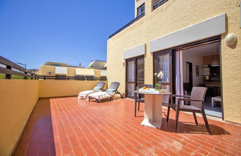 Turial Old Town Ocean View — Hotel building in Albufeira, Faro