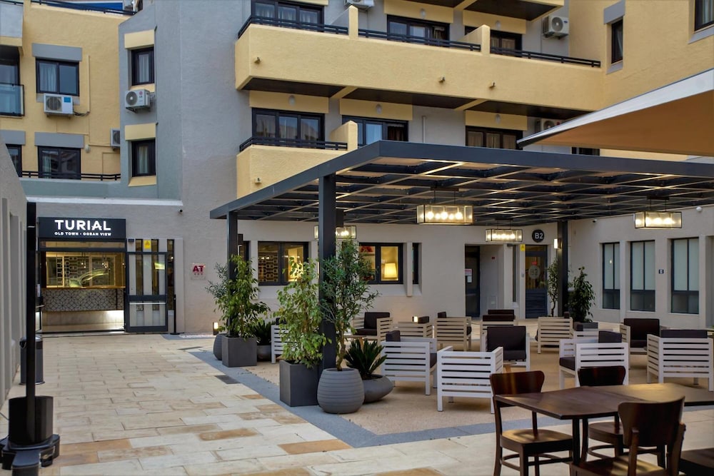 Turial Old Town Ocean View — Hotel building in Albufeira, Faro