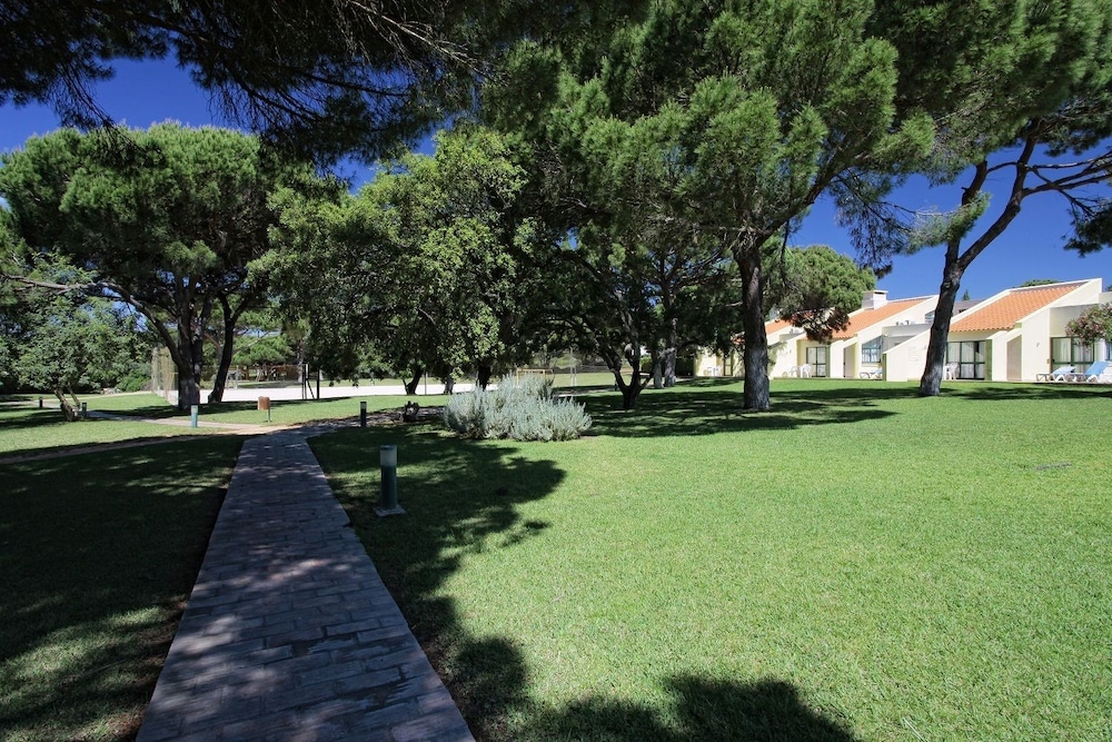 Browns Sports Resort — Hotel building in Vilamoura, Faro