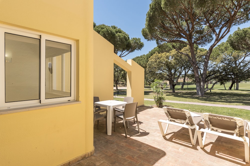 Browns Sports Resort — Hotel building in Vilamoura, Faro