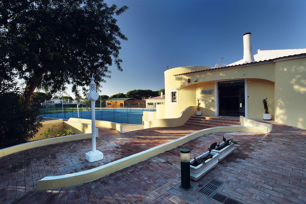 Browns Sports Resort — Sports & recreation in Vilamoura, Faro