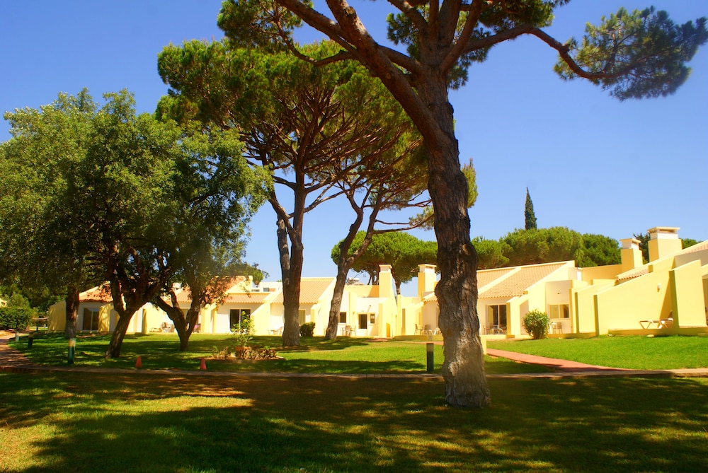 Browns Sports Resort — Hotel building in Vilamoura, Faro