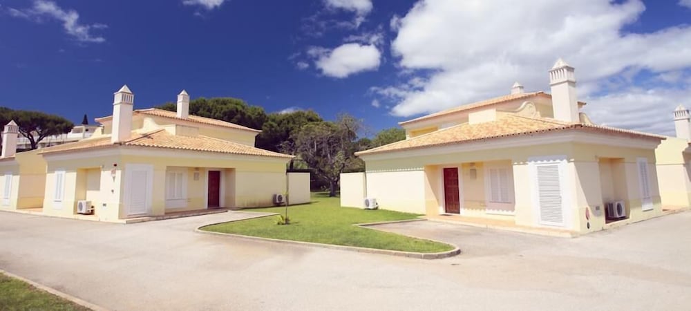 Browns Sports Resort — Hotel building in Vilamoura, Faro