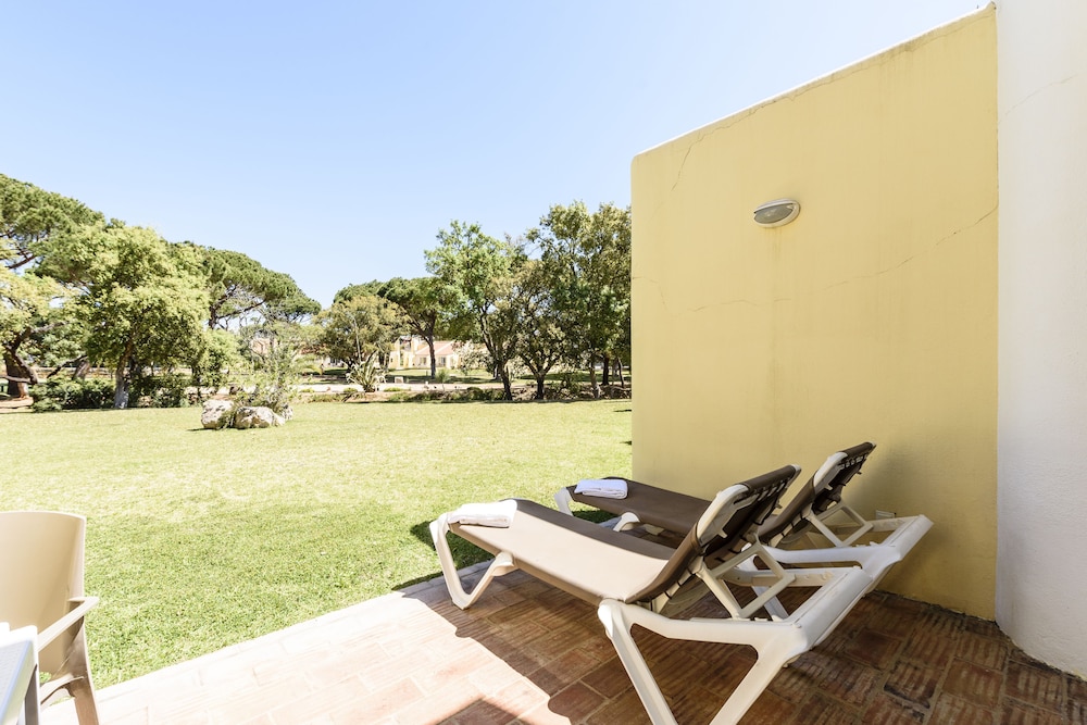 Browns Sports Resort — Hotel building in Vilamoura, Faro