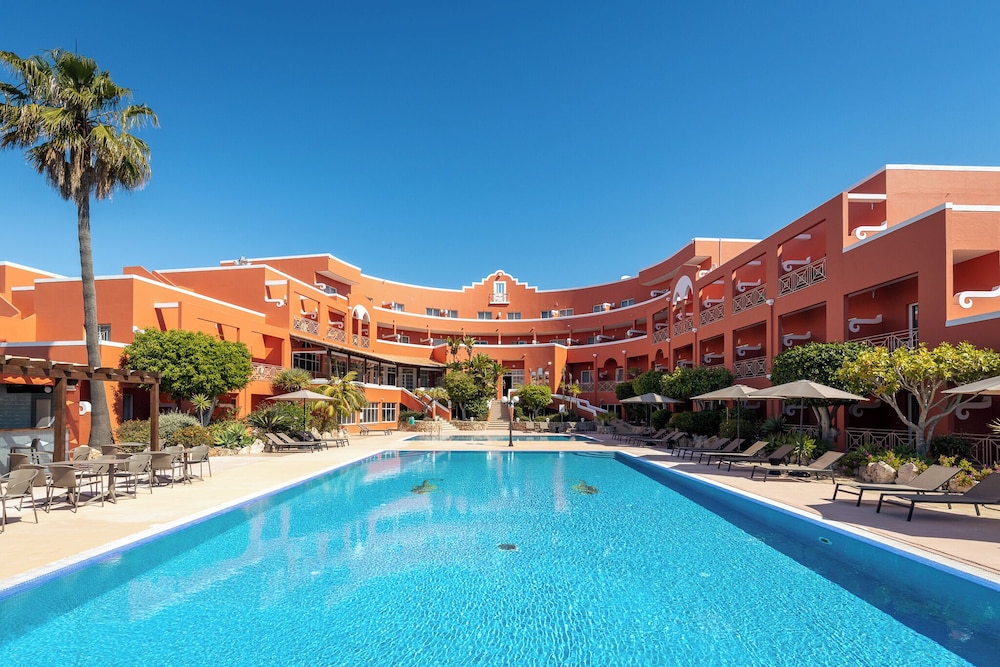 Belavista da Luz – Wellness & Lifestyle Hotel — Hotel building in Luz, Faro