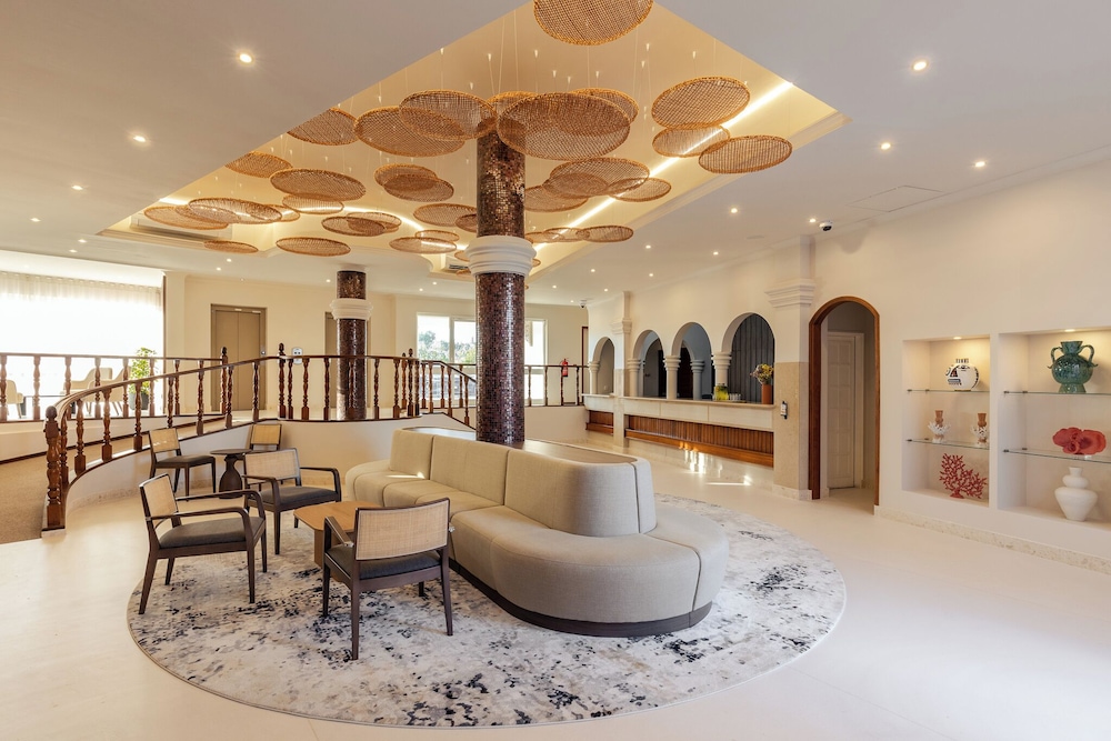 Belavista da Luz – Wellness & Lifestyle Hotel — Hotel building in Luz, Faro