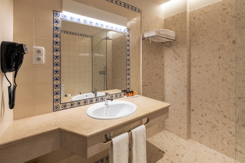 Belavista da Luz – Wellness & Lifestyle Hotel — Hotel rooms in Luz, Faro