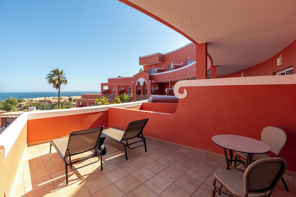 Belavista da Luz – Wellness & Lifestyle Hotel — Hotel building in Luz, Faro
