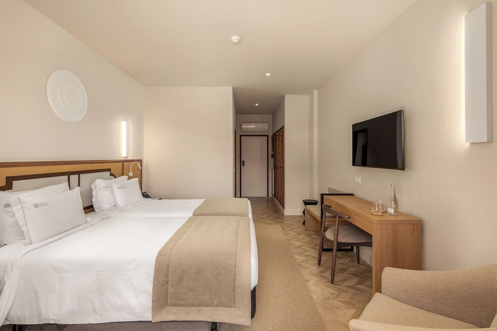 Belavista da Luz – Wellness & Lifestyle Hotel — Hotel rooms in Luz, Faro