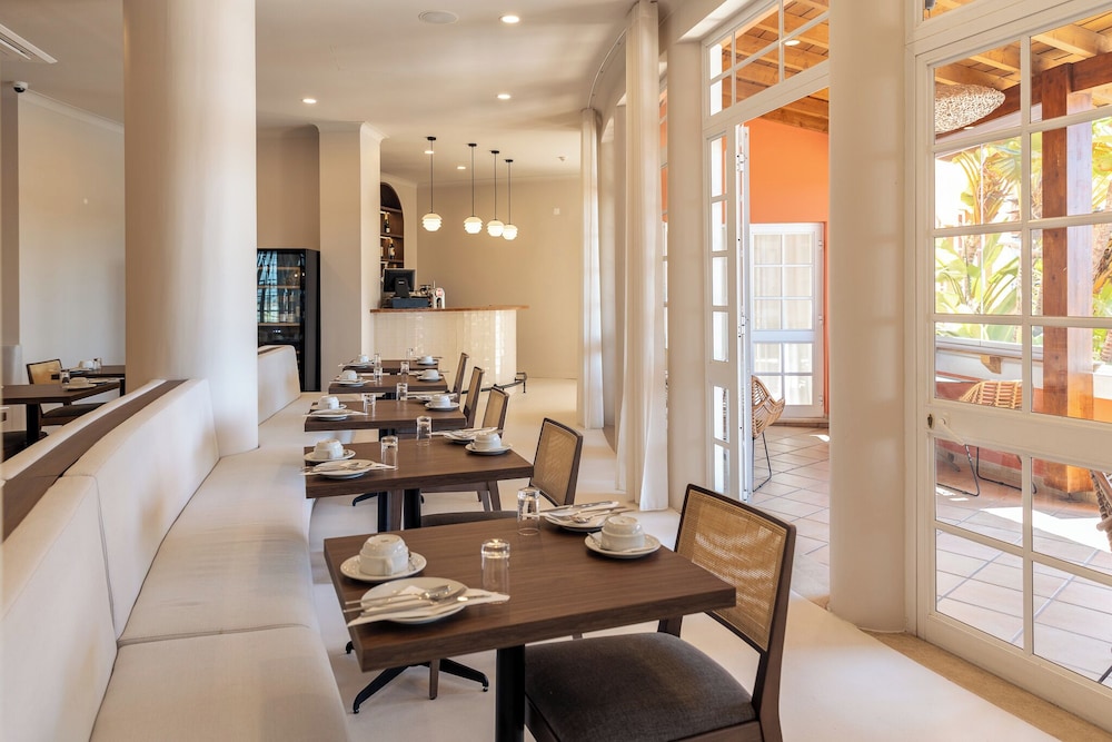 Belavista da Luz – Wellness & Lifestyle Hotel — Restaurant & bars in Luz, Faro