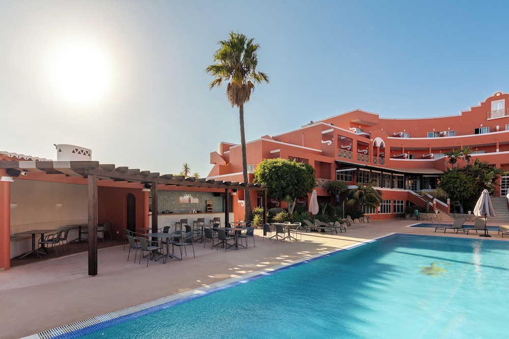 Belavista da Luz – Wellness & Lifestyle Hotel — Hotel building in Luz, Faro