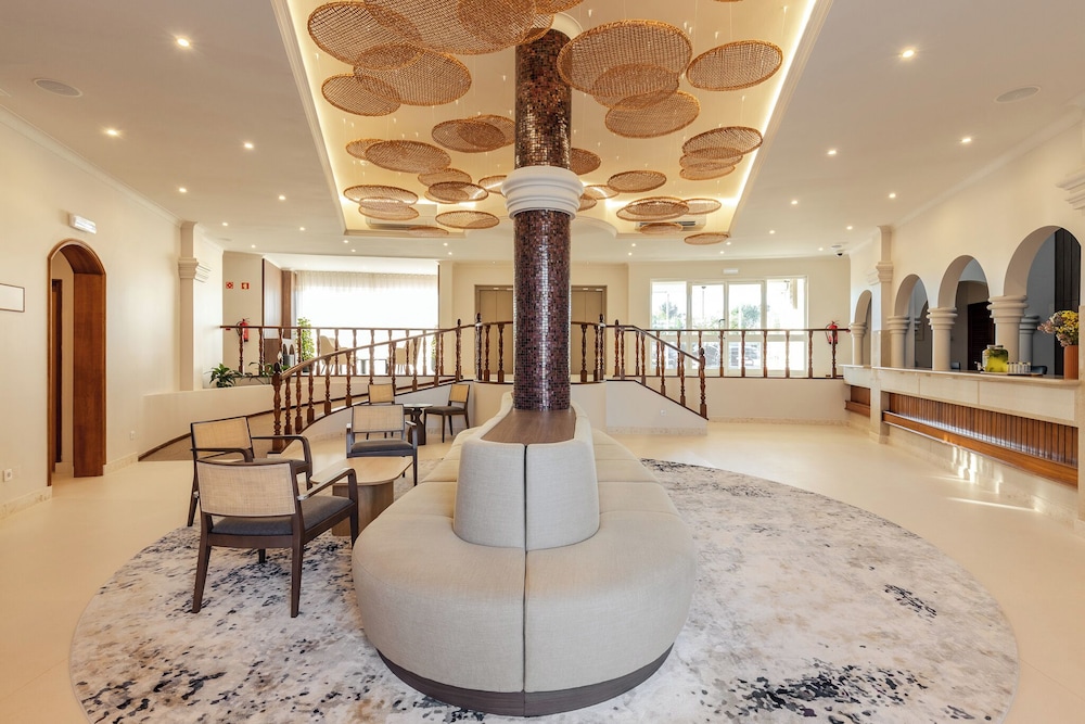 Belavista da Luz – Wellness & Lifestyle Hotel — Hotel building in Luz, Faro