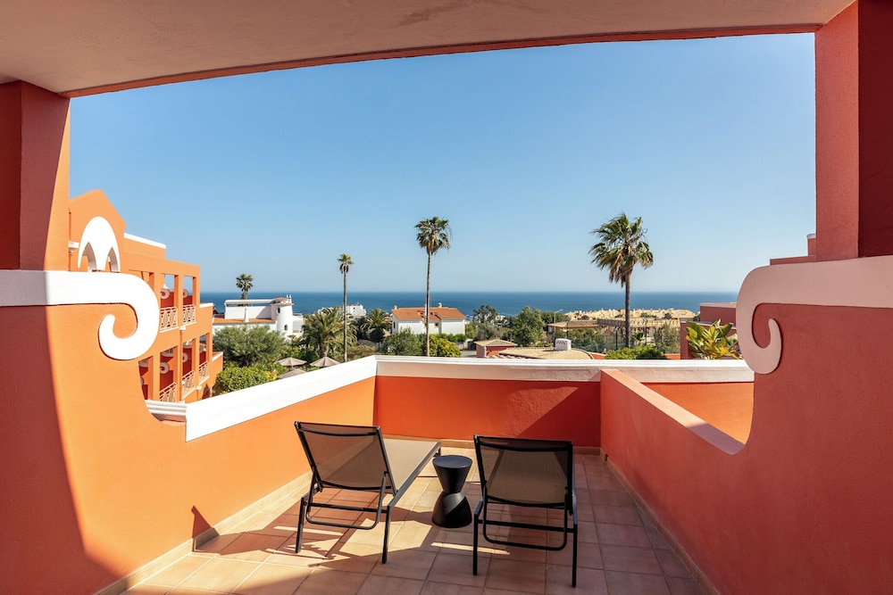 Belavista da Luz – Wellness & Lifestyle Hotel — Hotel building in Luz, Faro
