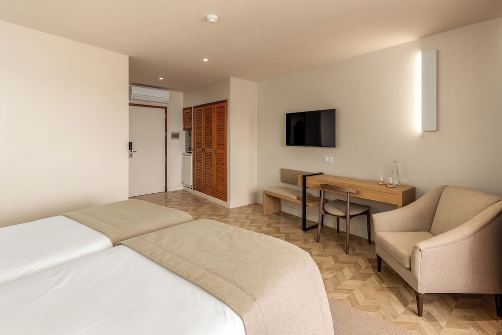 Belavista da Luz – Wellness & Lifestyle Hotel — Hotel rooms in Luz, Faro
