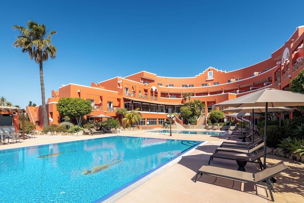 Belavista da Luz – Wellness & Lifestyle Hotel — Hotel building in Luz, Faro