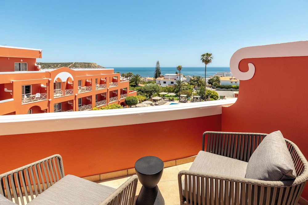 Belavista da Luz – Wellness & Lifestyle Hotel — Hotel building in Luz, Faro
