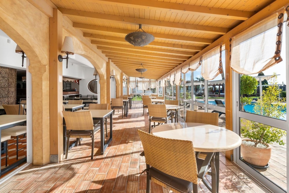 Hotel Cerro da Marina — Restaurant in Albufeira, Faro